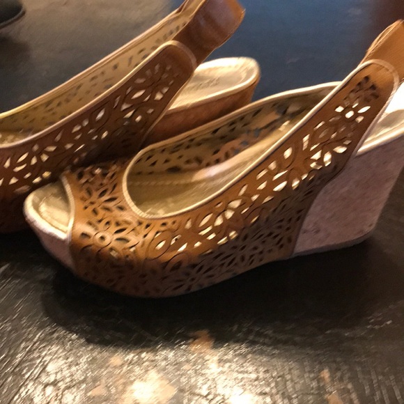 Fun Leather Wedge - Picture 2 of 5